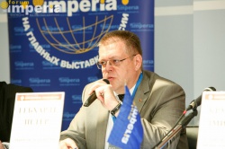 Модератор пленарного заседания Петер Гебхардт (ВНИИМТМАШ)